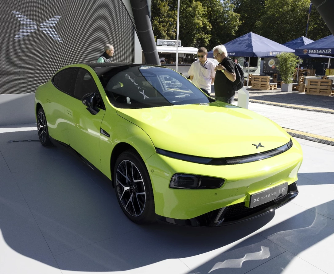 1688100-XPENG P7-min.jpg