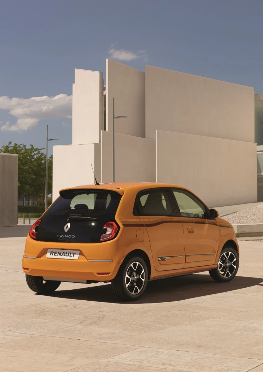 1610509-21221155_2019_-_New_Renault_TWINGO.jpg
