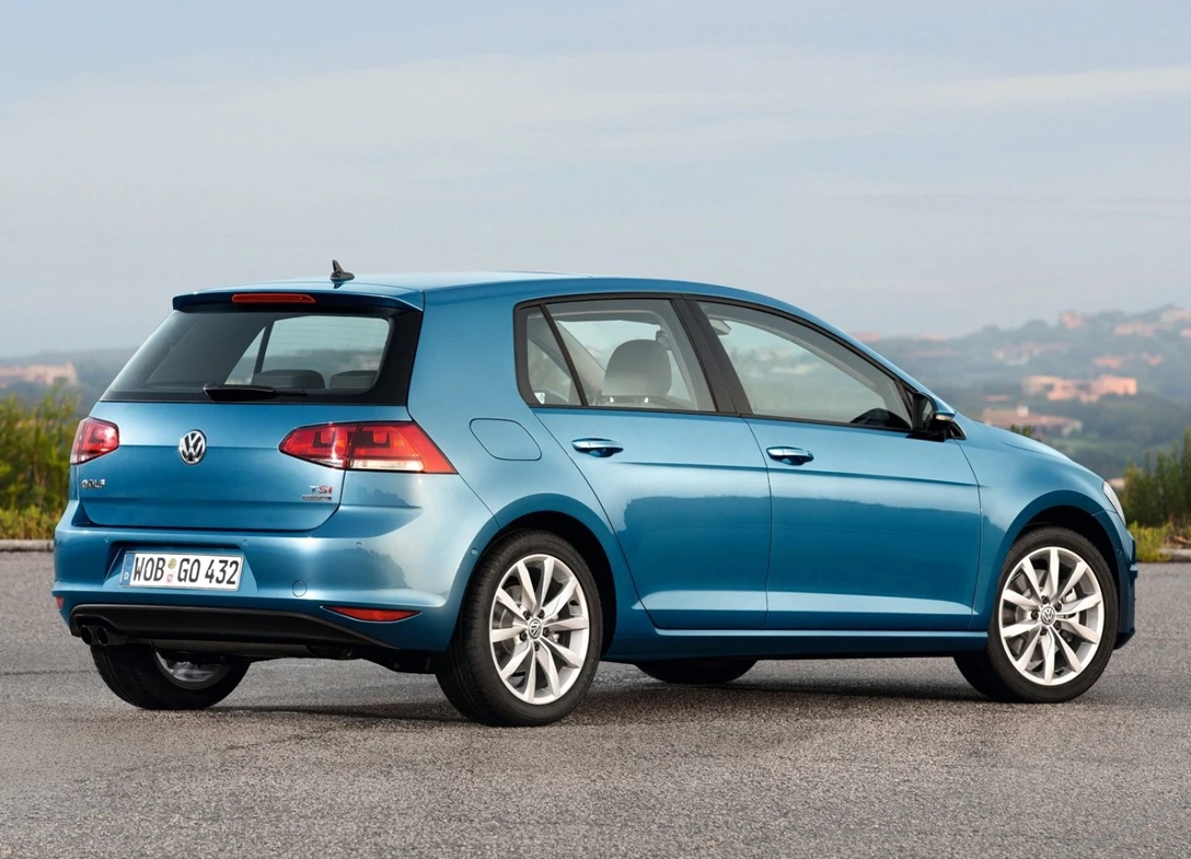 1670262-Volkswagen-Golf-2013-02.jpg