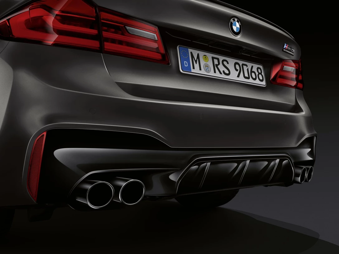 1616451-P90346572_highRes_the-new-bmw-m5-editi.jpg