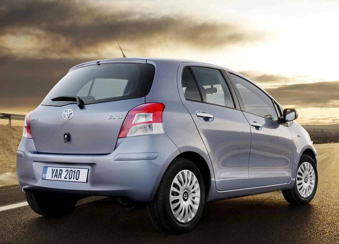 1686578-Toyota-Yaris-2010-02.jpg