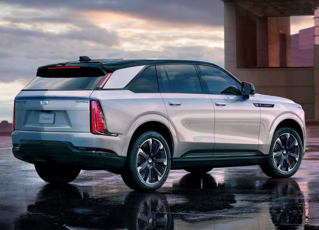 1708662-Cadillac-Escalade_IQ-2025-03.jpg