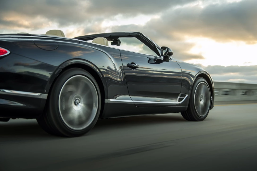 1614124-Bentley Continental GT Convertible V8 9.jpg