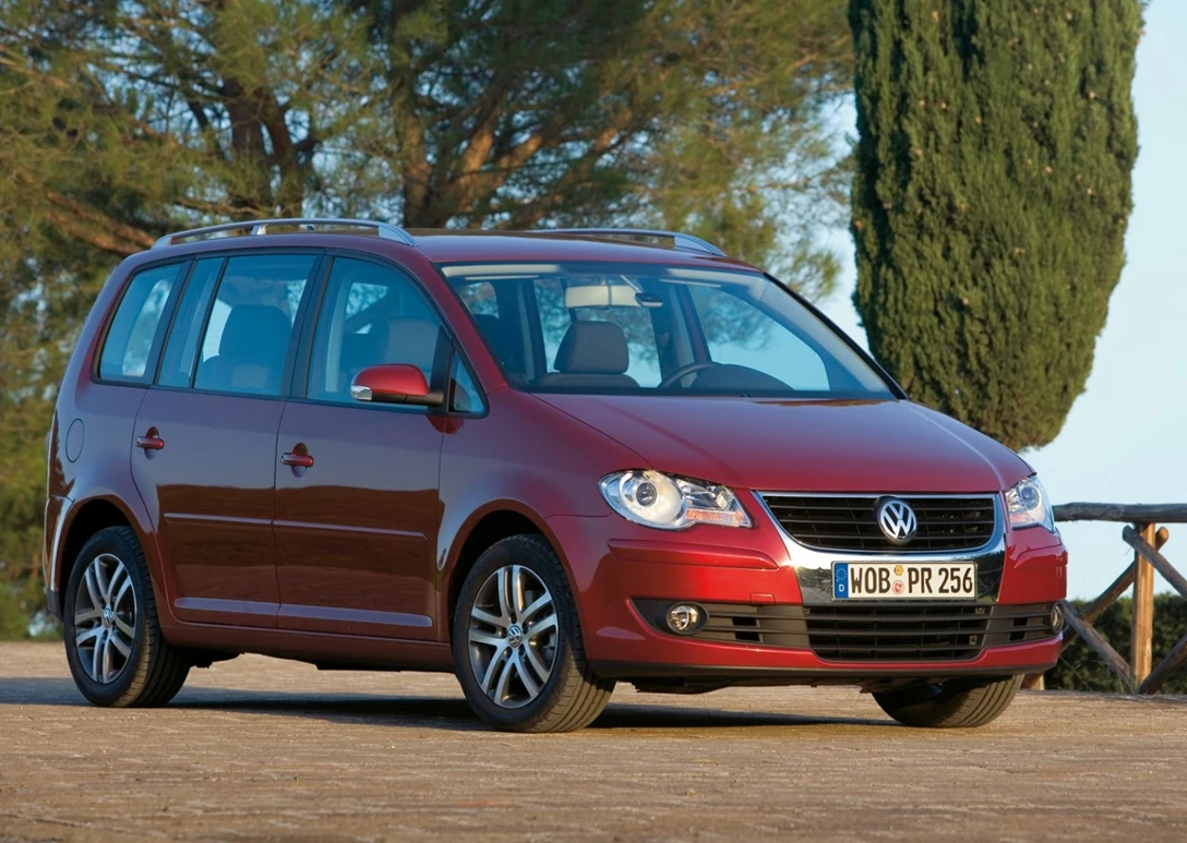 1594268-Volkswagen-Touran 3.jpg