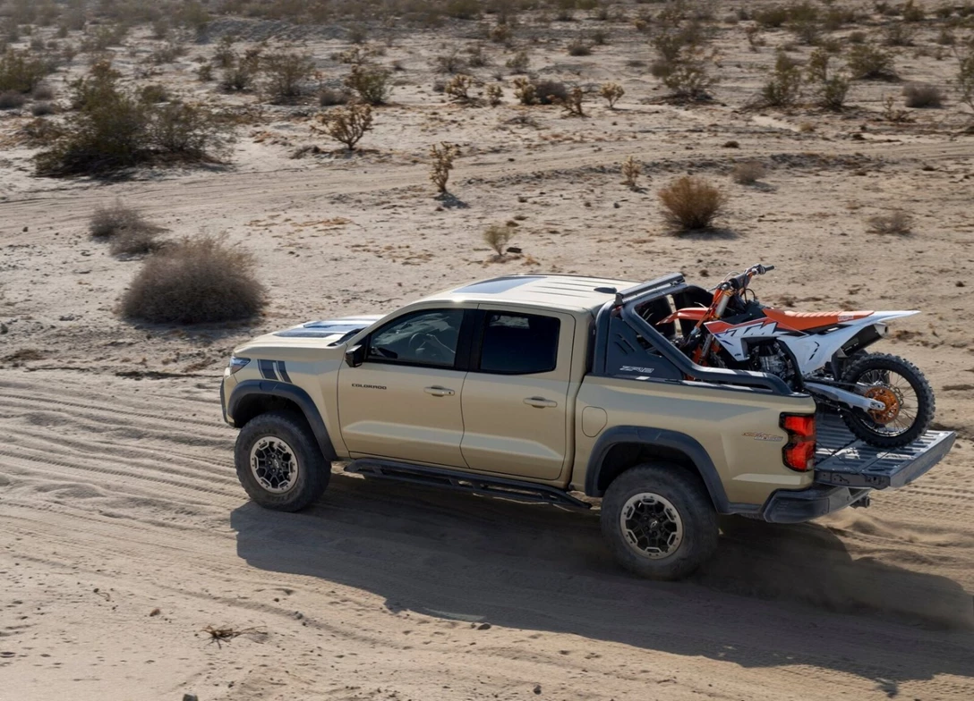 1701652-Chevrolet-Colorado_ZR2-2024-16.jpg