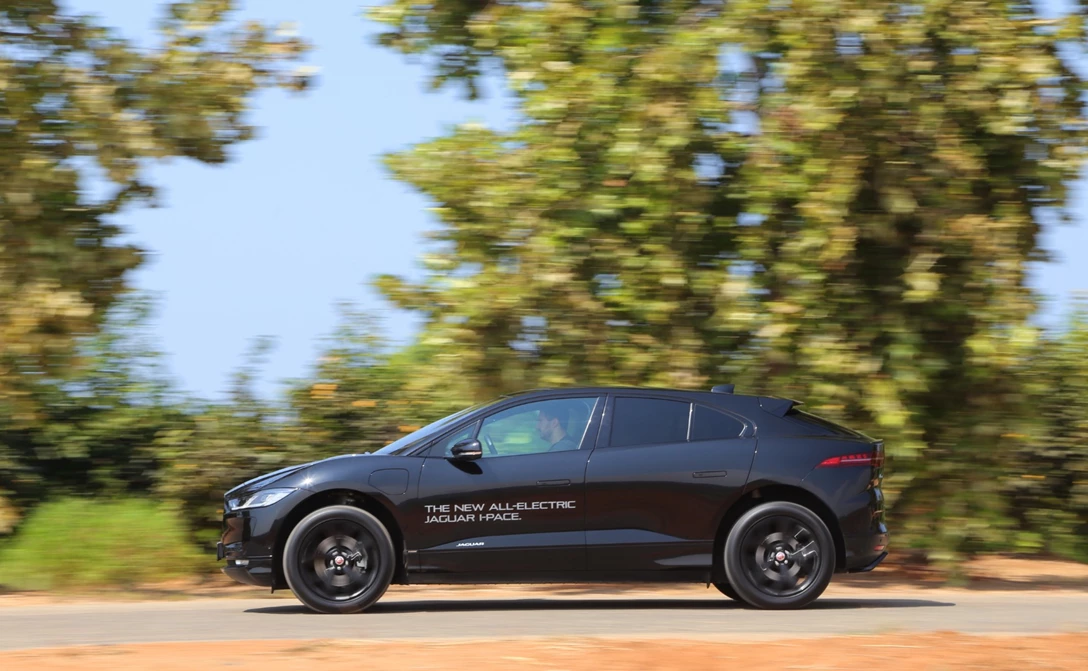 1623193-יגואר נסיעה10.jpg