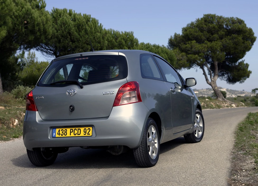 1686592-Toyota-Yaris-2009-02.jpg