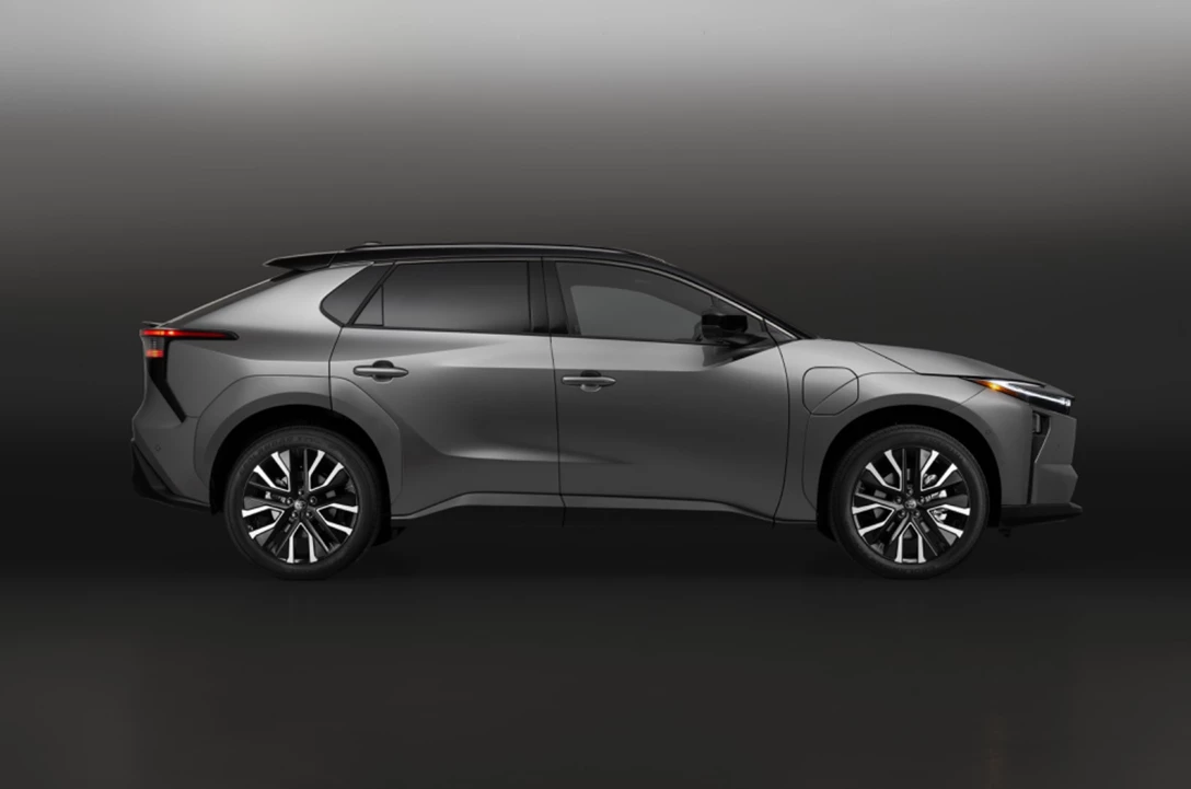 1708966-Toyota_2026_bZ_Limited_HeavyMetal_Studio_002.jpg