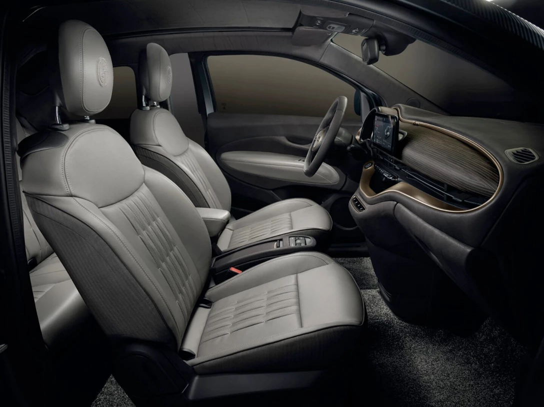 1631430-07_500 Giorgio Armani.jpg