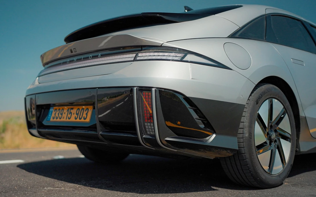 1682649-Hyundai IONIQ 6 2023.00_51_39_13.Still109 copy.jpg