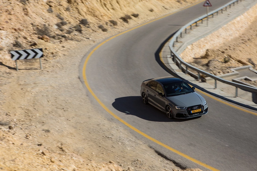 1593850-אודי RS3 מבחן דרכים (10).jpg