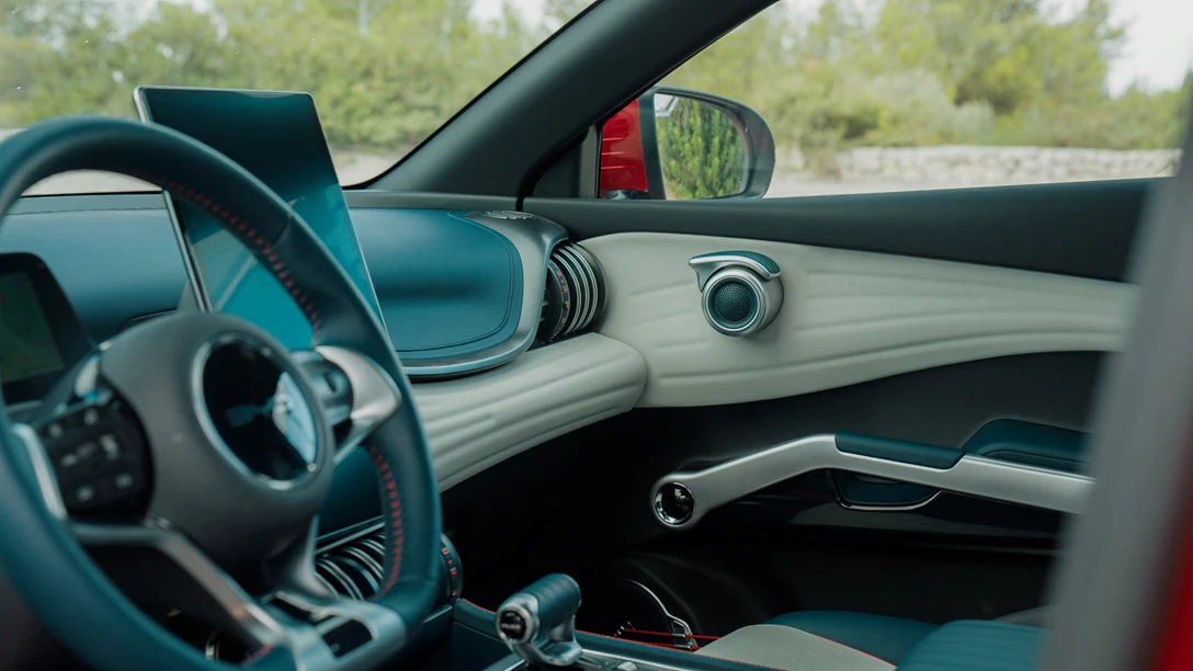 1679166-BYD ATTO 3.00_50_32_18.Still058 copy-min.jpg