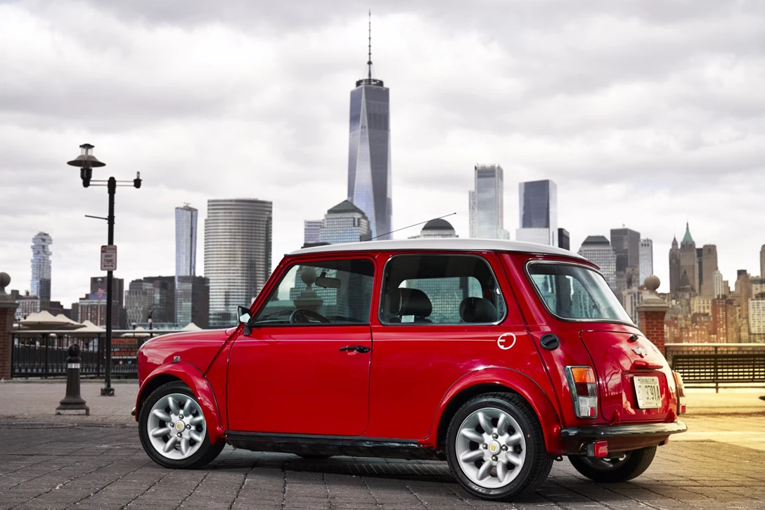 1593407-P90298494_highRes_classic-mini-electri.jpg