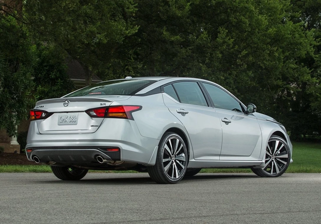 1660351-Nissan-Altima-2021-02.jpg