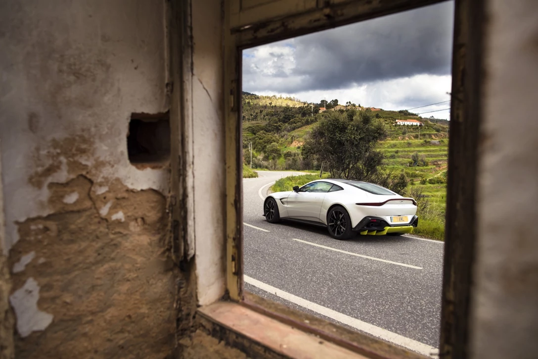 1599140-אסטון מרטין ואנטג מבחן דרכים השקה (40).jpg