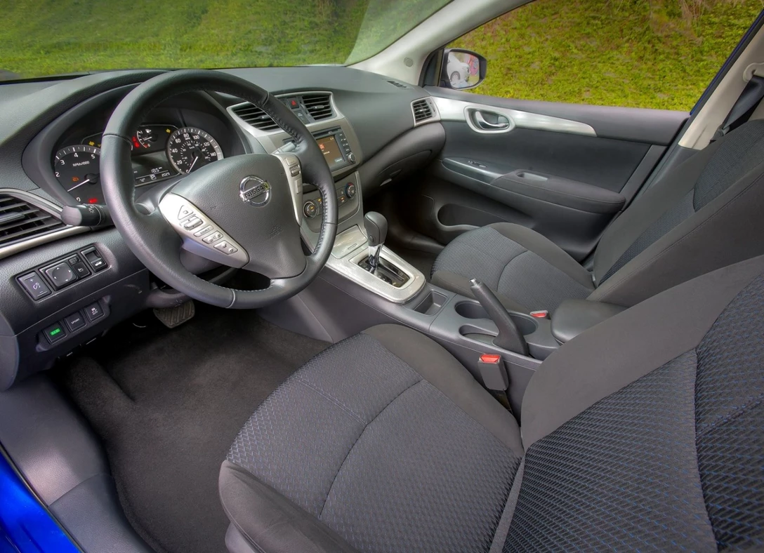 1666481-2018_nissan_sentra_01 06.jpg