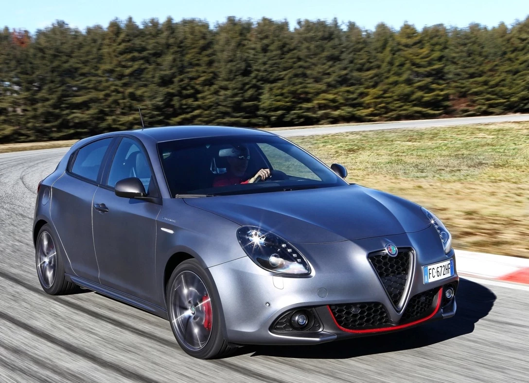 1658703-Alfa_Romeo-Giulietta-2017-01.jpg