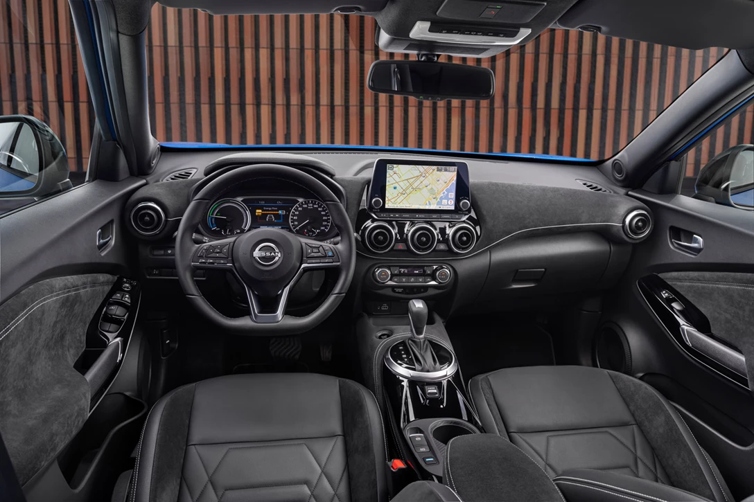 1663304-nissan_juke_hybrid_interior.jpg