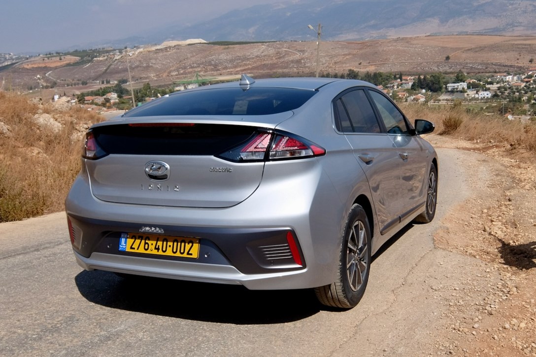 1635695-יונדאי איוניק חשמלית מתיחת פנים מבחן דרכים - 8.jpeg