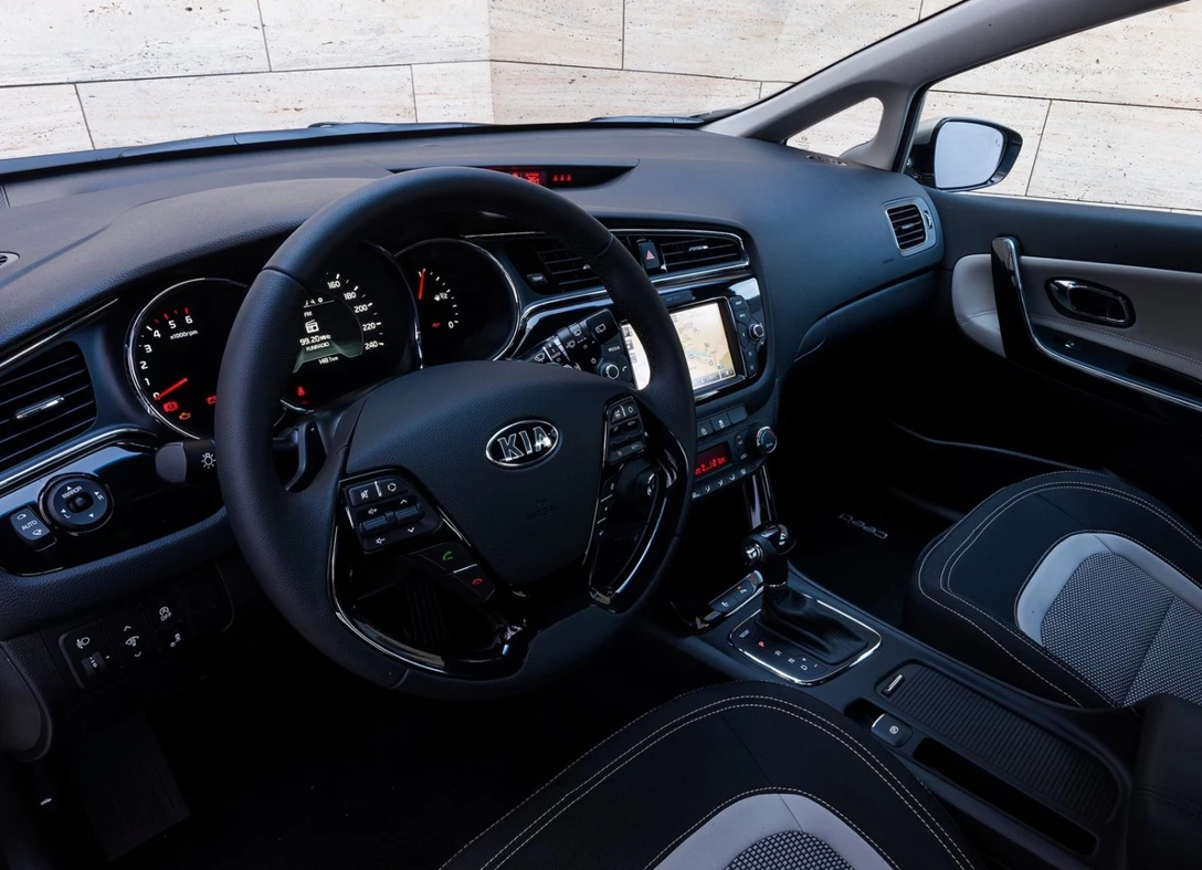 1643922-Kia-Ceed-2017-05.jpg