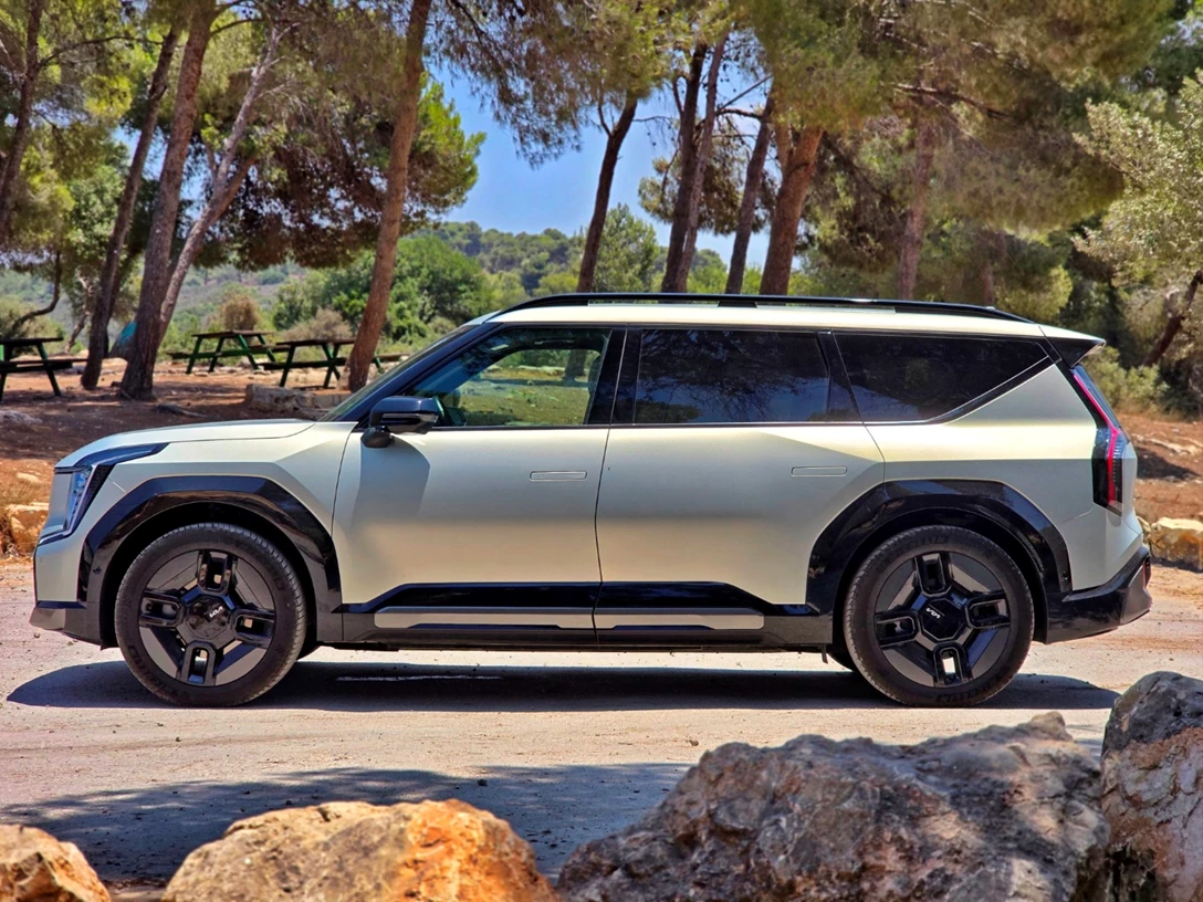 1712114-kia ev (16).jpg