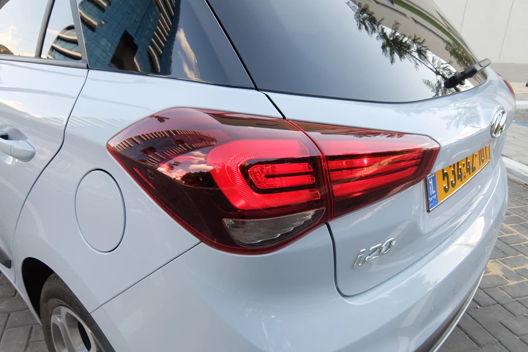 1608543-יונדאי i20 (2).JPG