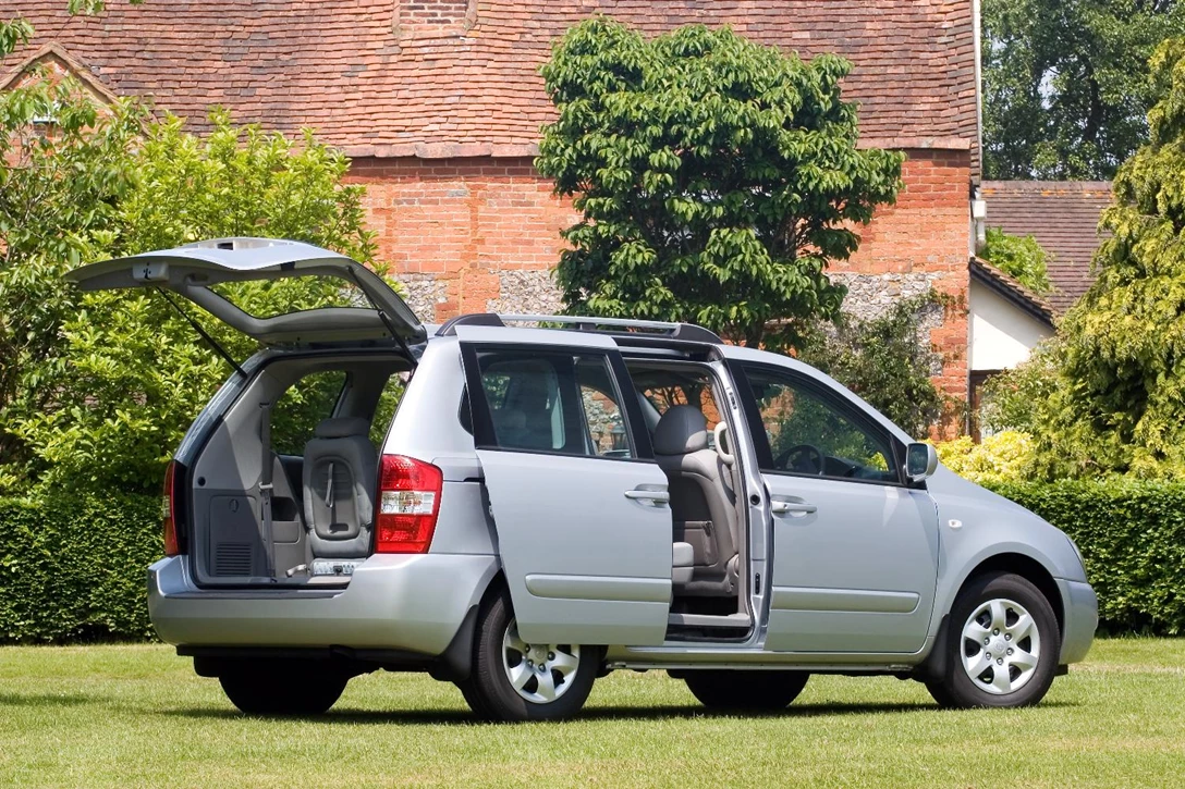 1606973-Kia-Carnival-2006-2012-02.jpg