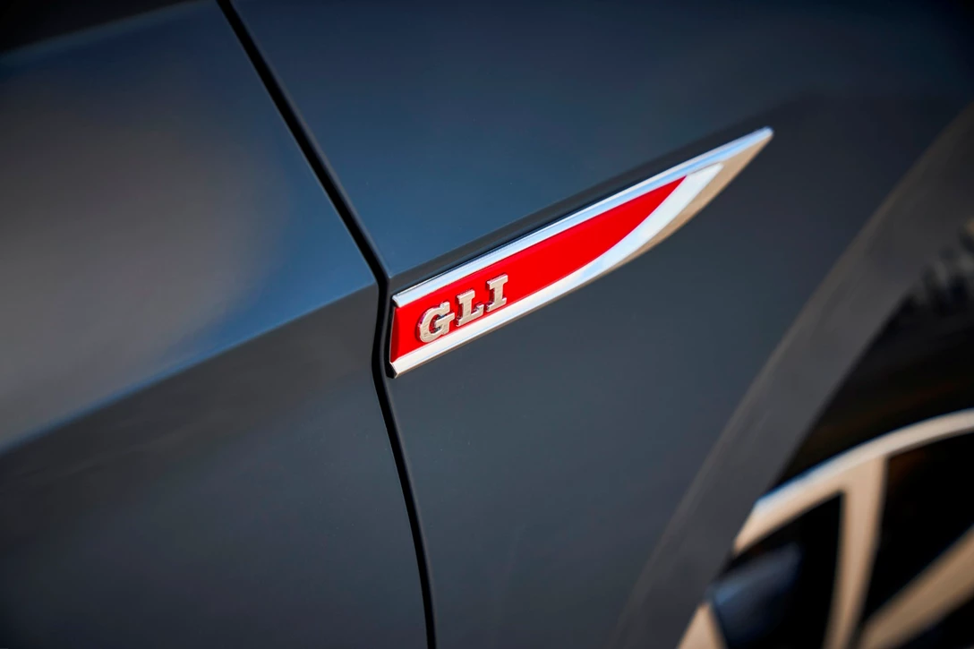 1611429-190106VW01-GLI-Detail_0223.jpg