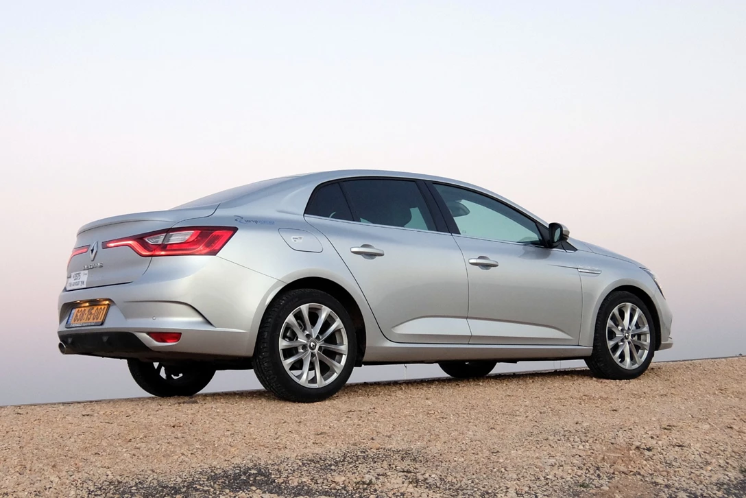 1611144-רנו מגאן גרנד קופה - מבחן דרכים (1.3 ל') (3).JPG