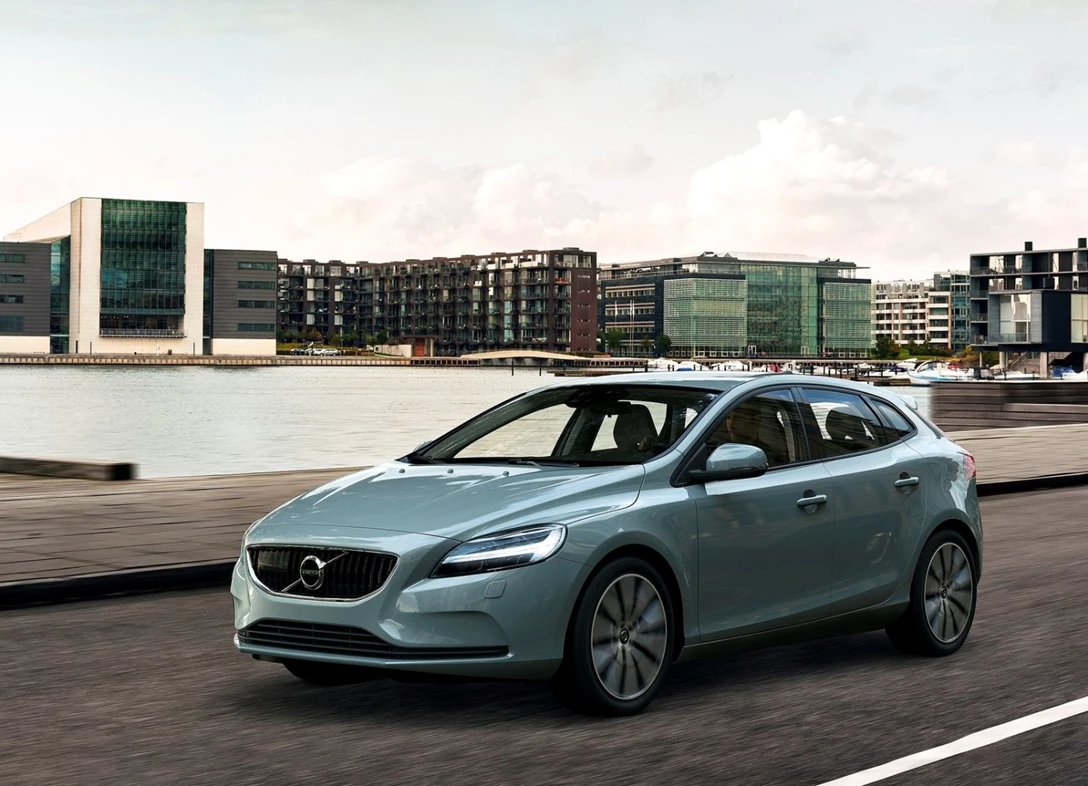 1663730-Volvo-V40-2019-04.jpg