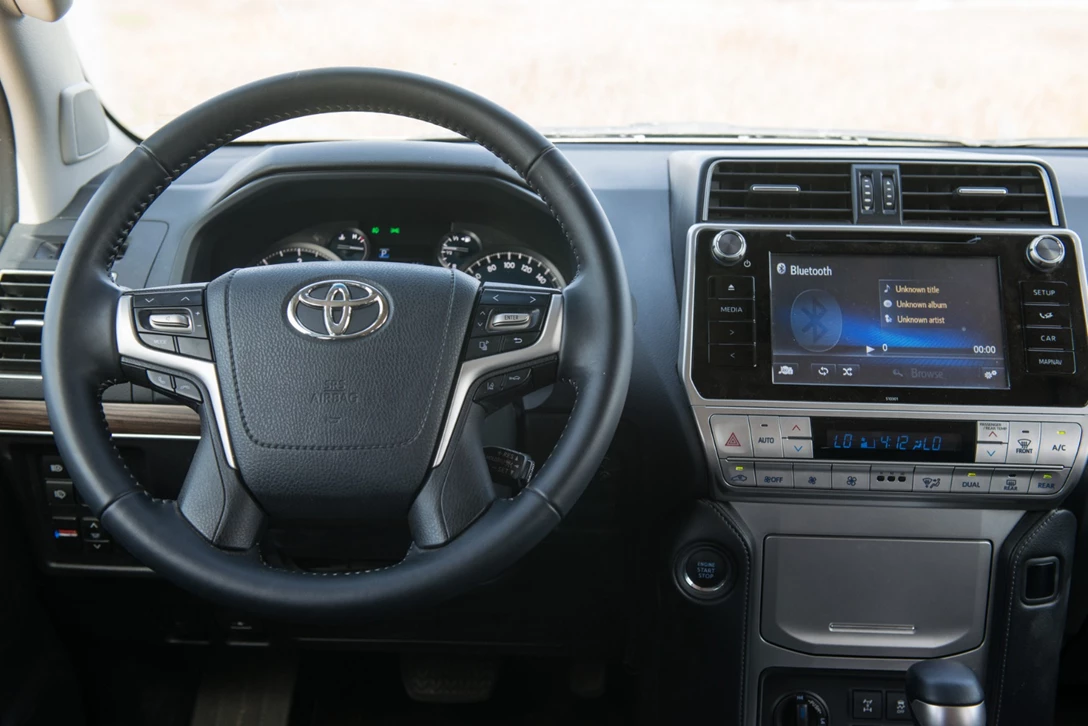 1601911-טויוטה לנד קרוזר 2018 (12).jpg