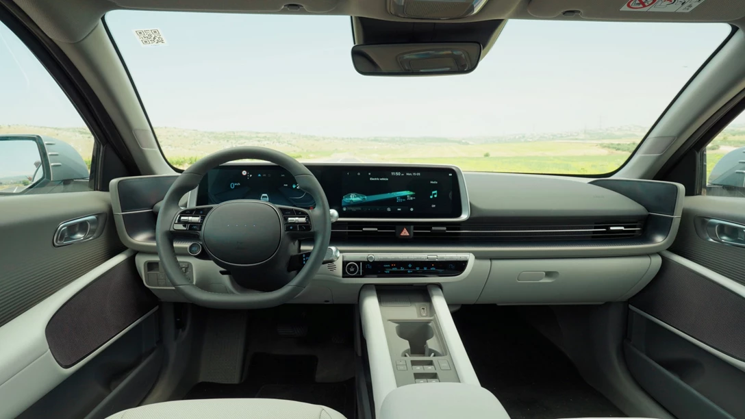 1682634-Hyundai IONIQ 6 2023.00_03_28_10.Still037 copy-min.jpg