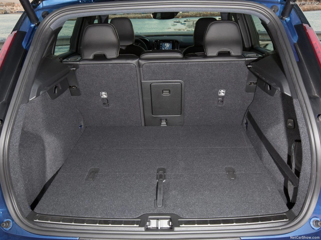 1588775-Volvo-XC40 8.jpg