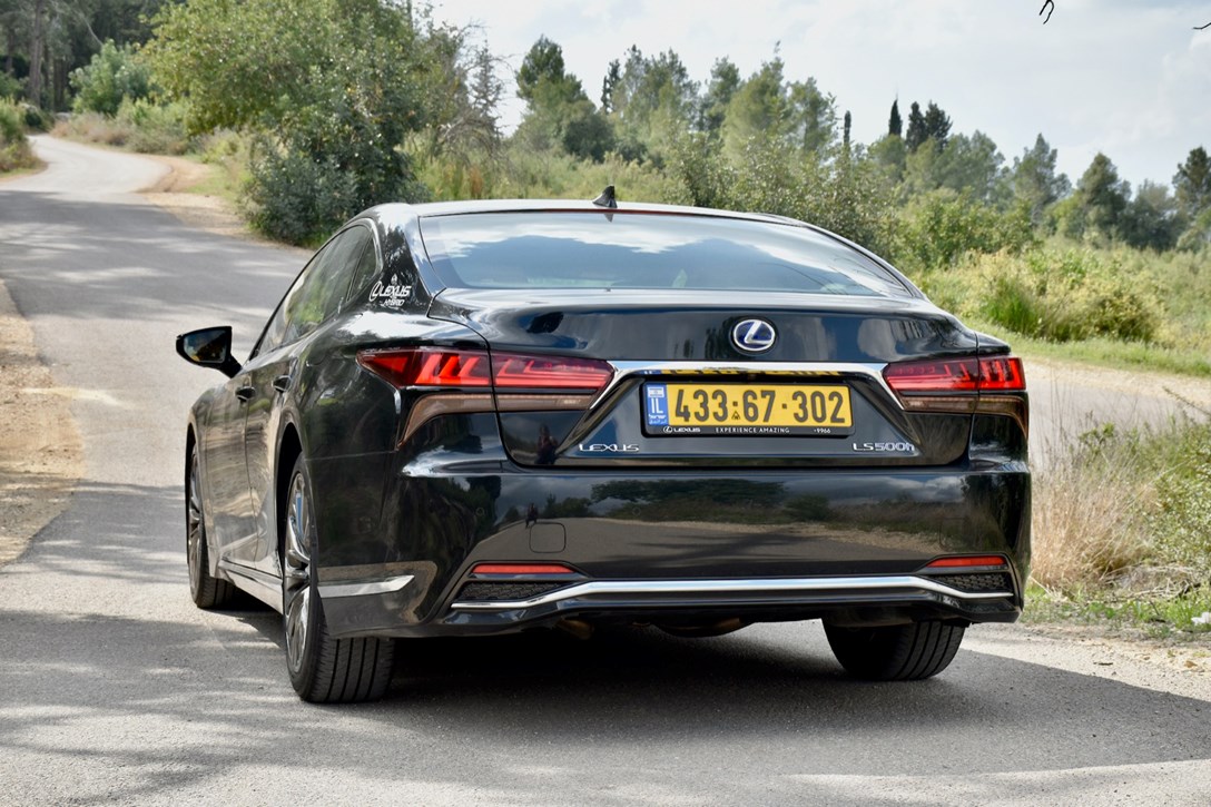 1643088-לקסוס LS מבחן דרכים - 11.jpeg