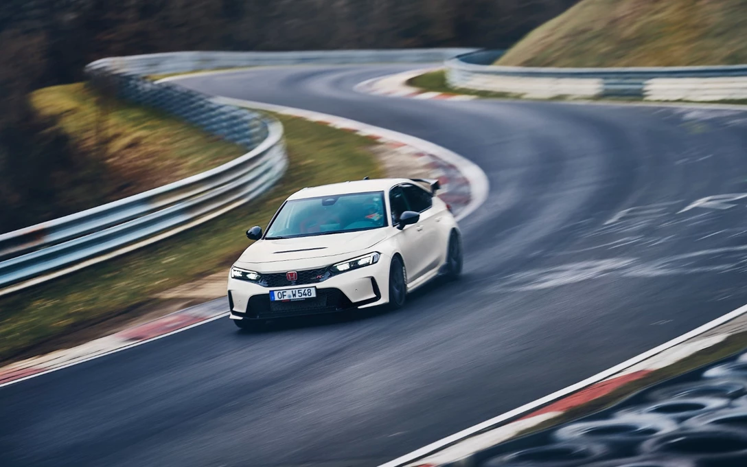 1681512-434957_NEW_HONDA_CIVIC_TYPE_R_REGAINS_PRODUCTION_VEHICLE_FWD_LAP_RECORD_AT_N.jpg
