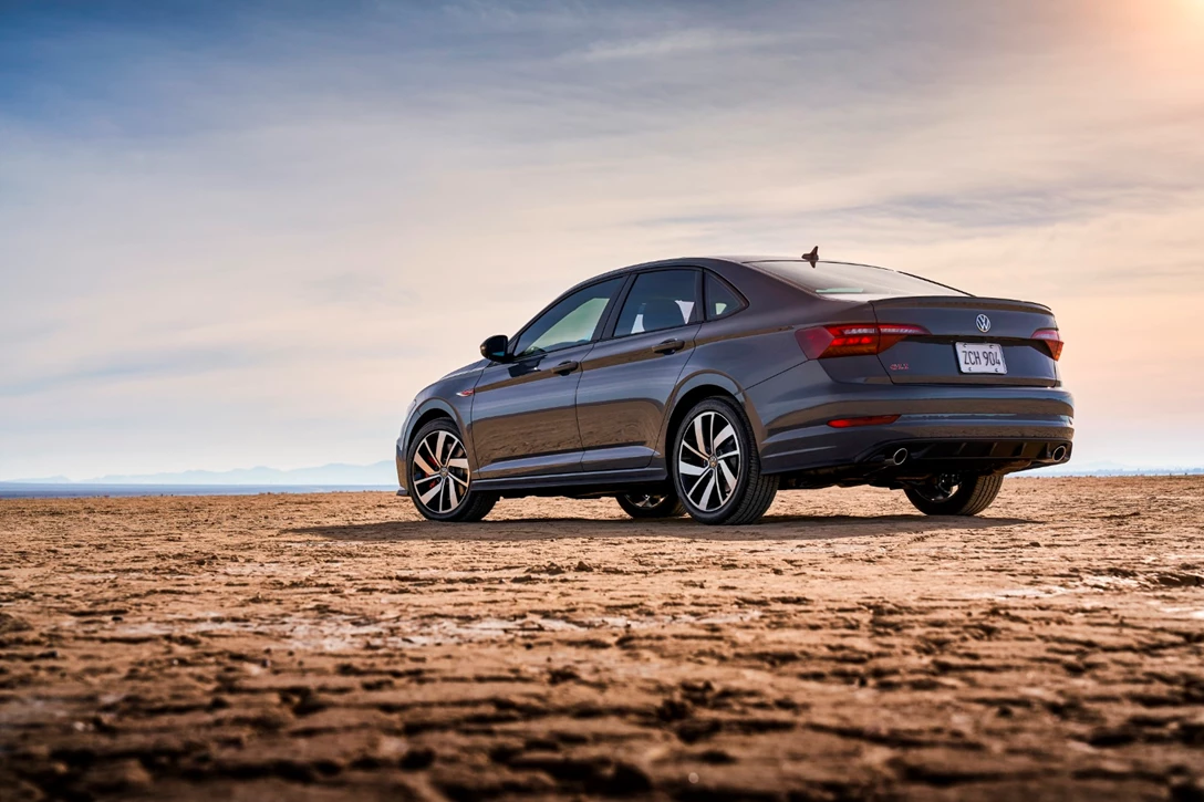 1611431-190106VW01-GLI-Static_0182.jpg