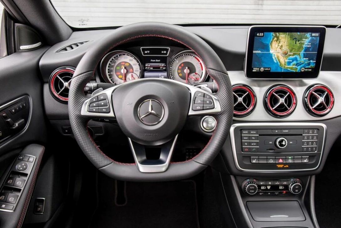 1647050-2015-Mercedes-Benz-CLA250-4Matic-cockpit-02.jpg