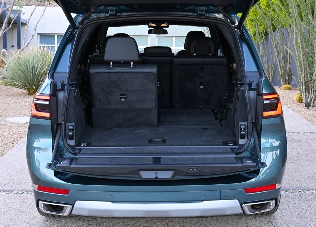 1700604-BMW-X7-2024-11.jpg