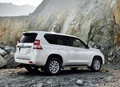 1642706-Toyota-Land_Cruiser-2016-04.jpg