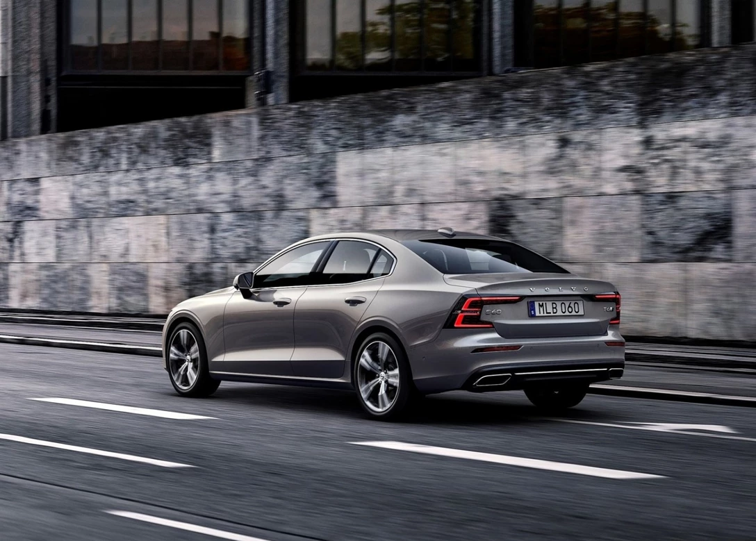 1617173-Volvo-S60-2019-04.jpg