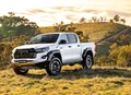 1698931-Toyota-Hilux-2024-00.jpg