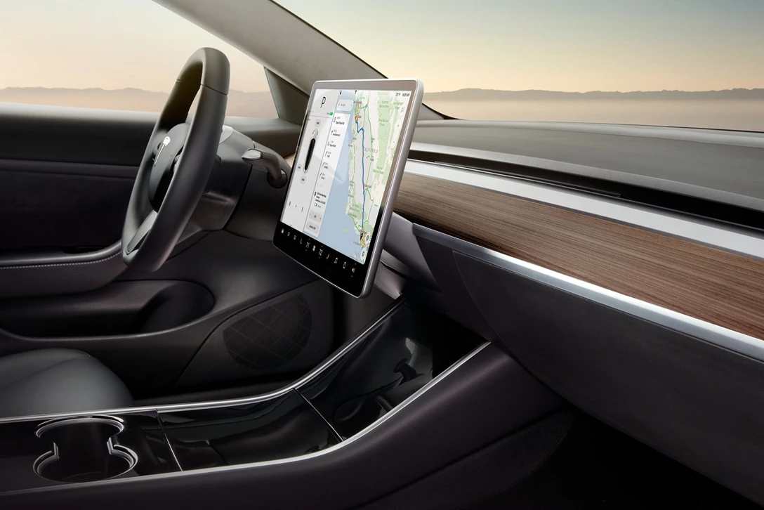 1596188-2-טסלה מודל 3 (2).jpg