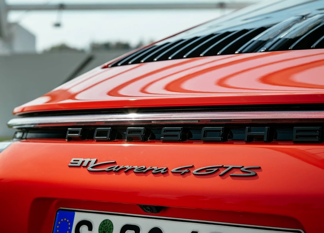 1709877-Porsche-911_Carrera_4_GTS-2025-14.jpg