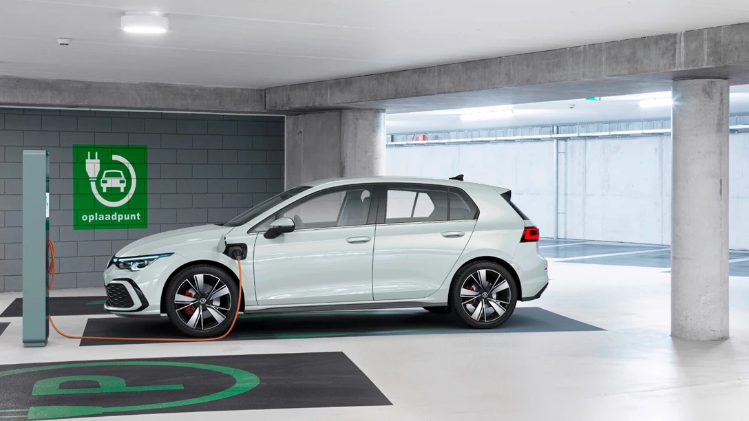 1624242-Golf 8 GTE (1).jpg