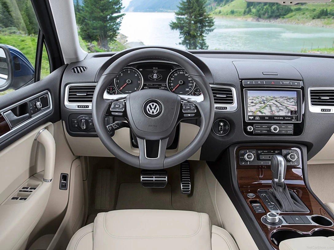 1589227-Volkswagen-Touareg 5.jpg