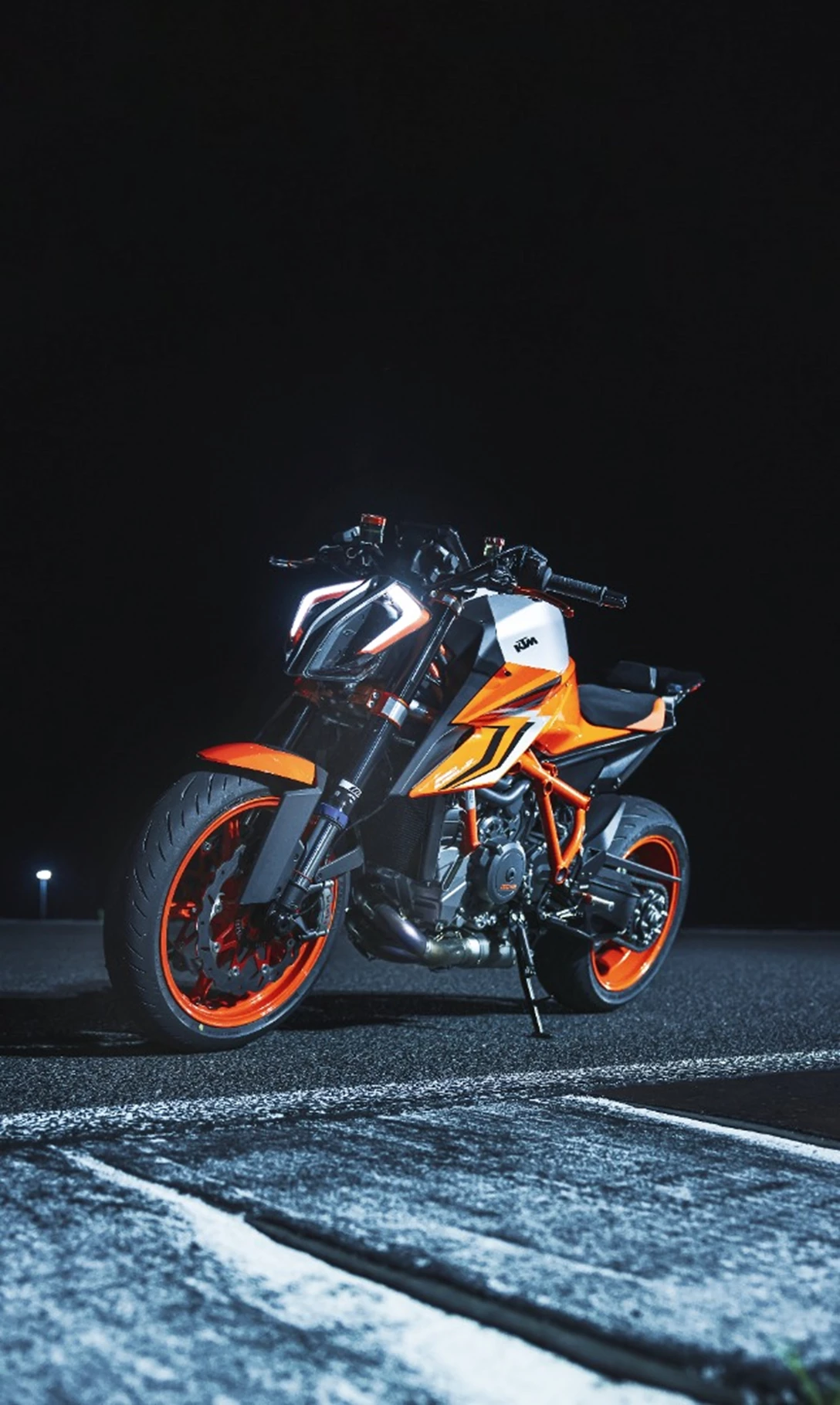 1663416-411718_MY22 KTM 1290 SUPER DUKE R - Cat B_MY22-min.jpg