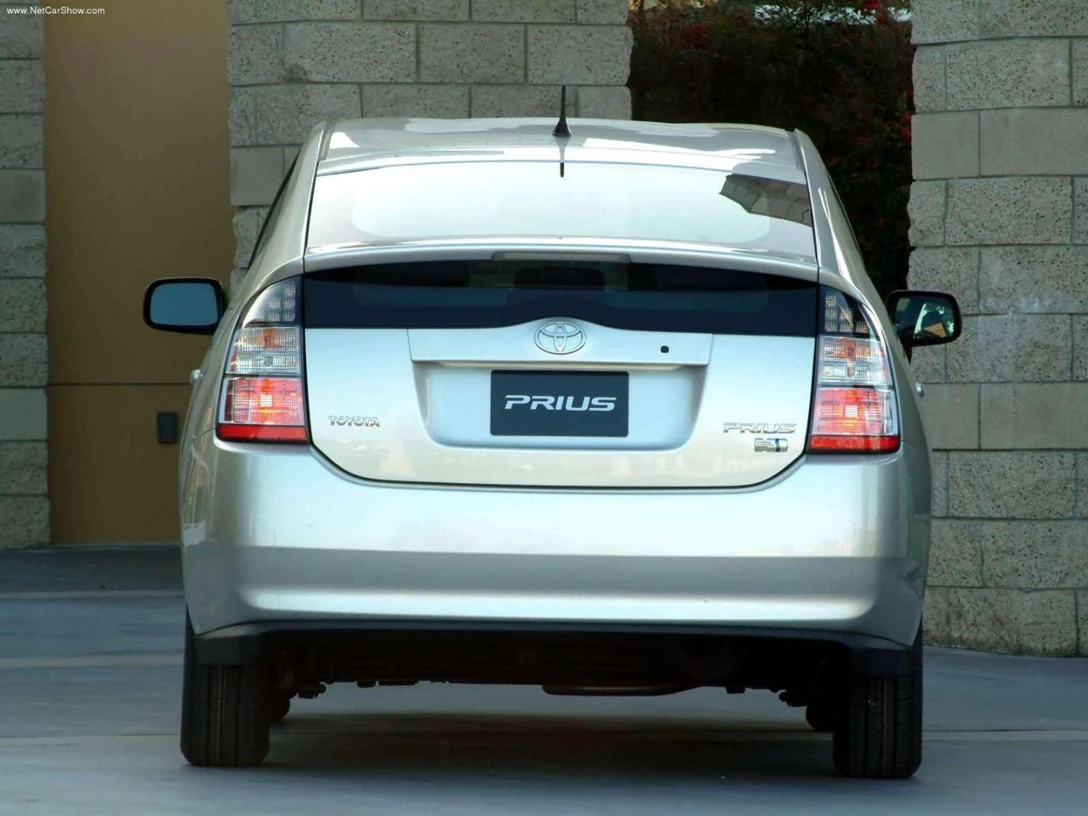 1592155-Toyota-Prius 4.jpg