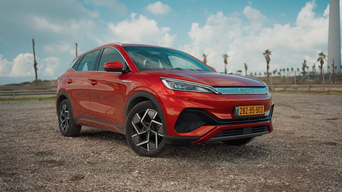 1673498-BYD ATTO 3 vs Geely Geometry C.00_55_43_24.Still057 copy.jpg