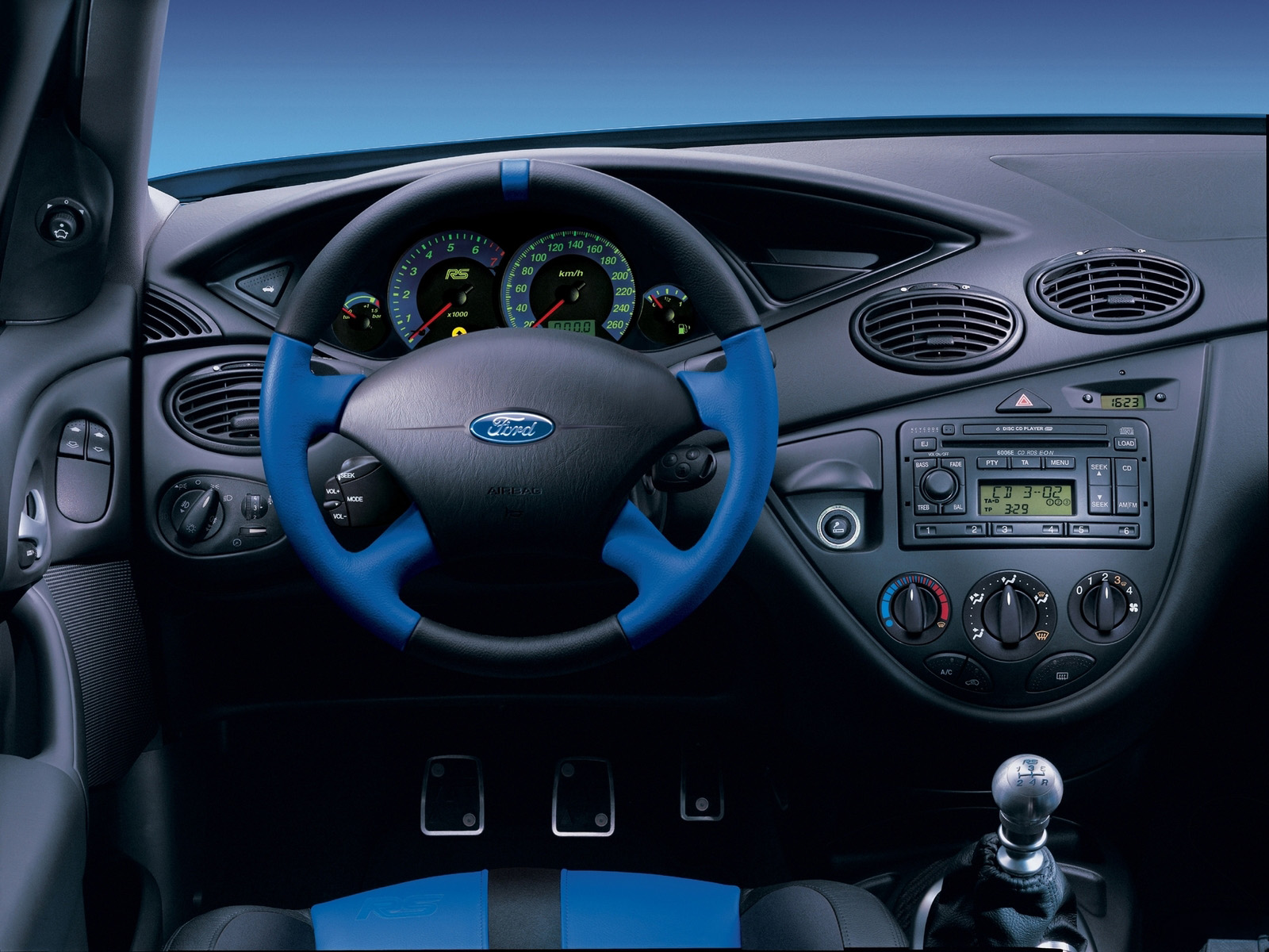 16031013_ford_focus_3.jpg