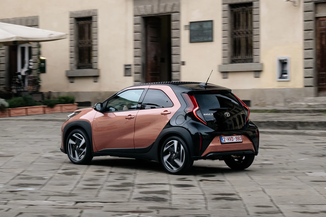 2026_Aygo X_High Grade_Cinnamon_Dynamic_006.jpg